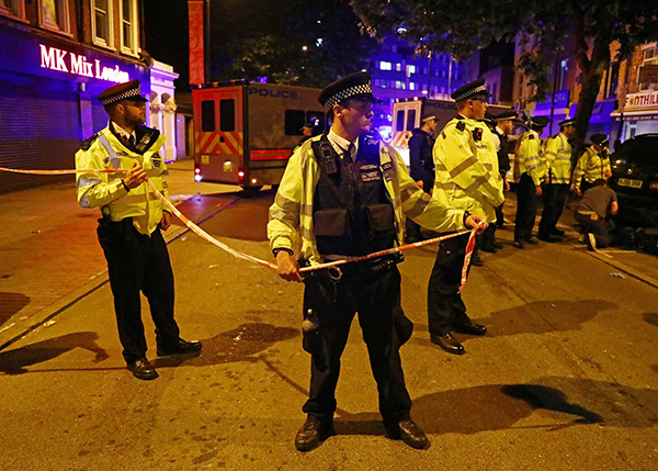 印度警察衣服_印度神剧警察裤裆开枪_印度紧身裤警察