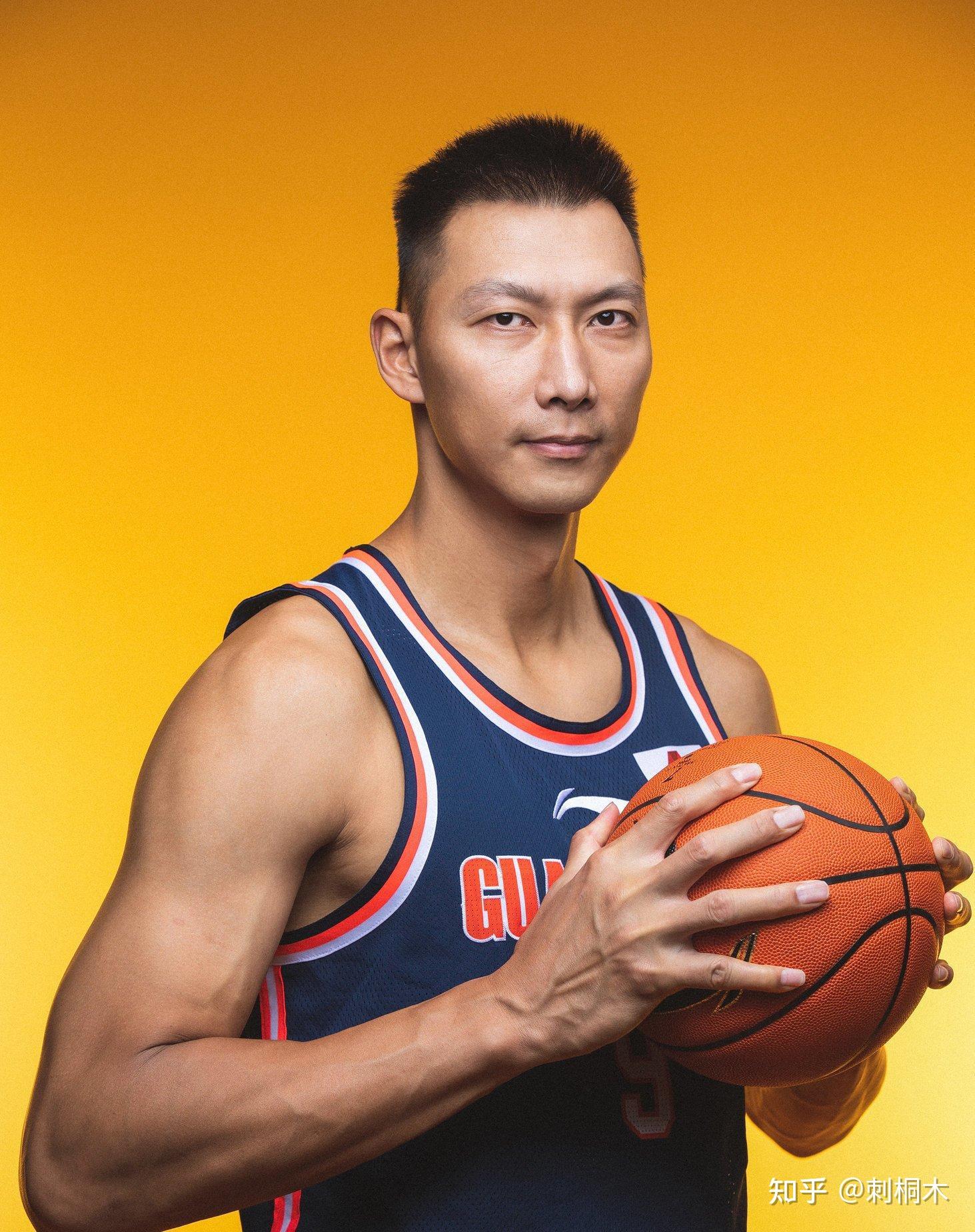 nba2k10易建联_易建联宣布退役_易建联真实身高