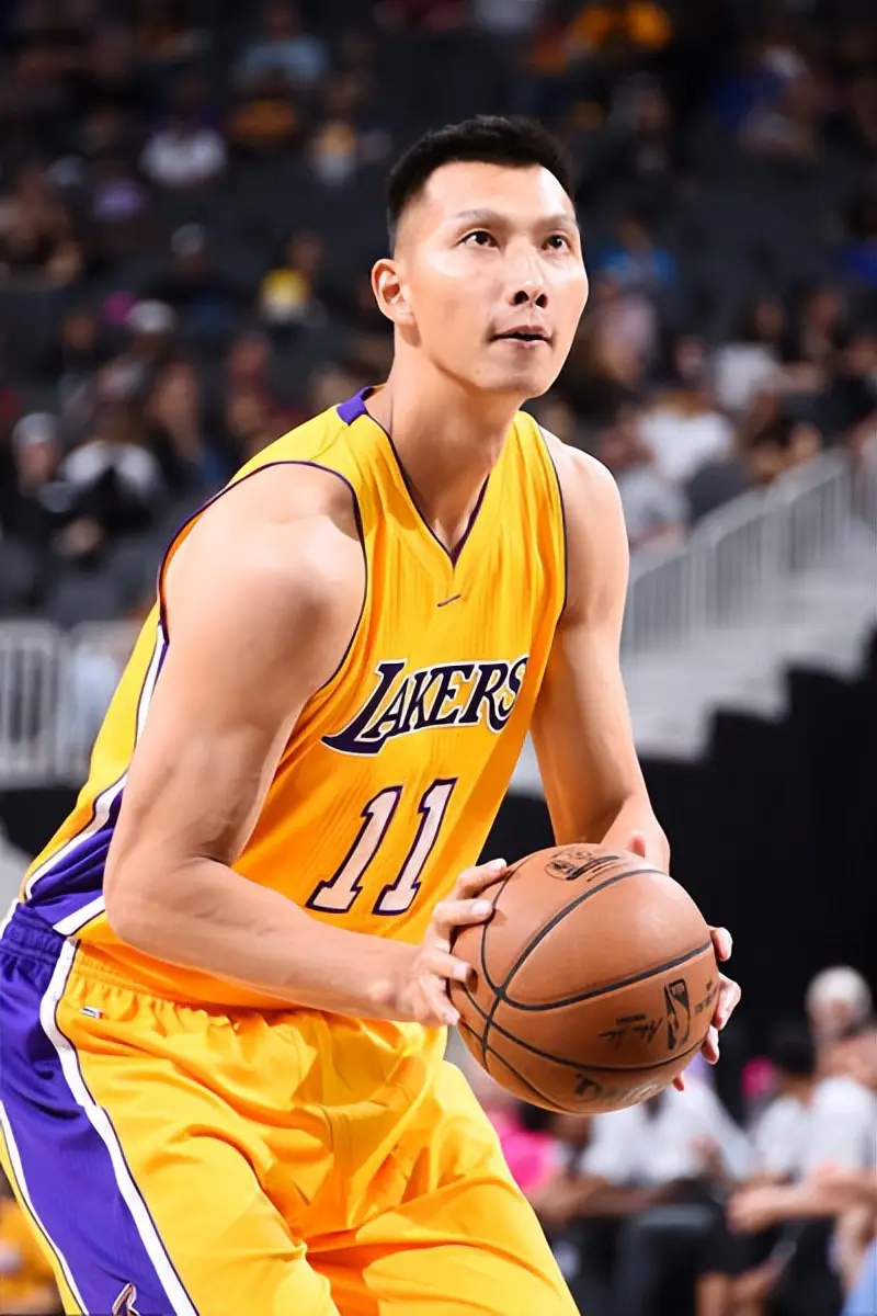 易建联真实身高_易建联宣布退役_nba2k10易建联